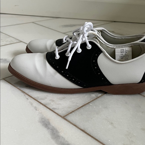 Black & White Saddle Oxford - Picture 7 of 8